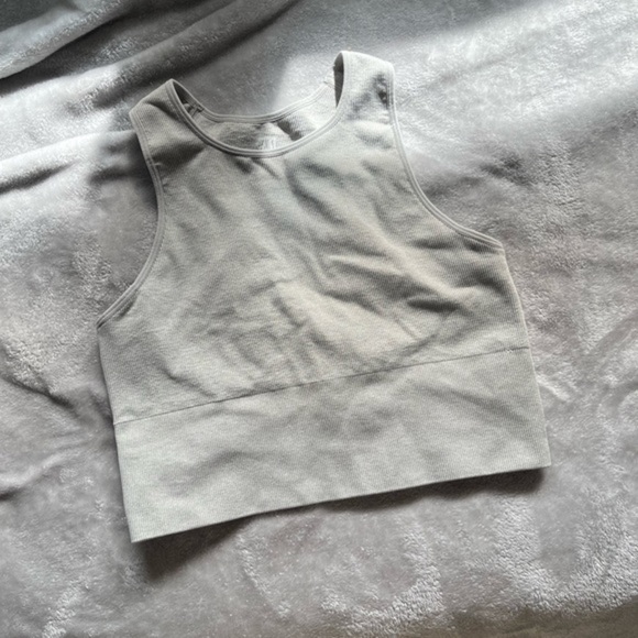 NWOT H&M Gray Ribbed Cropped Sports Bra Tank - Picture 1 of 3